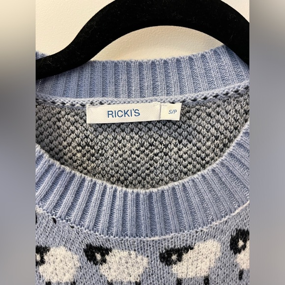 Ladies Sweater - Picture 2 of 5